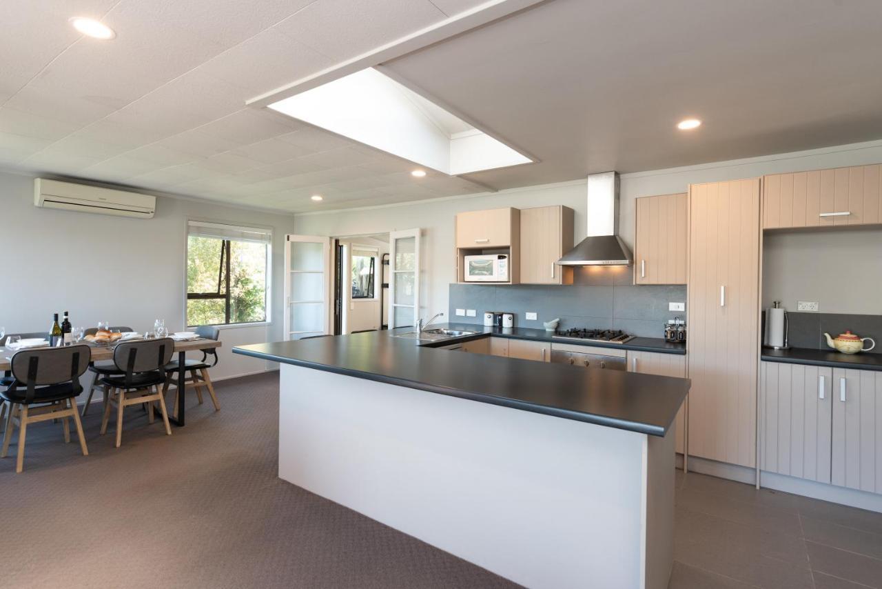 The Tide Watcher - Okiato Holiday Home Opua Buitenkant foto