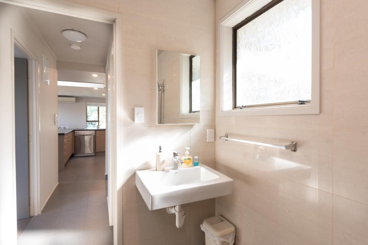 The Tide Watcher - Okiato Holiday Home Opua Buitenkant foto